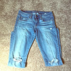 American Eagle Ripped Jeans Size 6